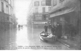 75005 PARIS #MK33571 LA GRANDE CRUE DE LA SEINE JANVIER 1910 INONDATION DU QUARTIER MAUBERT HABITANTS FUYANT LA CRUE - Inondations De 1910