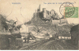 LUXEMBOURG #AS31391 VIANDEN VUE PRISE SUR LA ROUTE DE HOSINGEN - Vianden