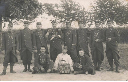 MILITAIRES #MK39729 REGIMENTS GROUPE DE SOLDATS HONNEUR A LA CLASSE CARTE PHOTO - Regimente