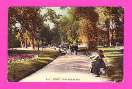 F-03-Vichy-22PH6 Une Allée Du Parc, Belle Animation, Cpa Colorisée BE - Vichy