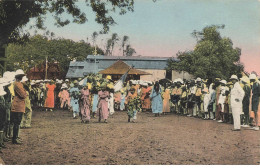 GUYANE #MK42278 CAYENNE PORTEURS DE BOUQUETS POUR L ARRIVEE DU DEPUTE MONNERVILLE - Cayenne