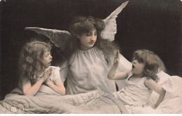 ANGES #MK45049 UN ANGE AVEC DEUX FILLETTES DANS UN LIT - Angels