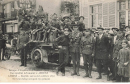 80 AMIENS #MK46479 GROUPE D ANGLAIS ET D ECOSSAIS APRES L OCCUPATION ALLEMANDE A AMIENS - Amiens