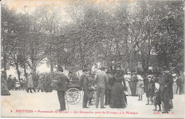 86 - POITIERS - Promenade De Blossac Près Kiosque à Musique - Animée - Poitiers