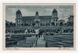 39005006 - Binz A. Ruegen Mit Kurhaus Und Strand Gelaufen 1927 Kleiner Knick Unten Rechts. Leichter Stempeldurchdruck,  - Other & Unclassified