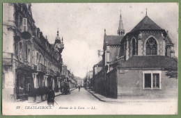 CPA Vue Peu Courante - INDRE  - CHATEAUROUX - AVENUE DE LA GARE - Abside De L'église - Petite Animation - Chateauroux