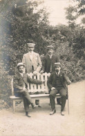 HOMMES _S28482_ A Localiser - Carte Photo - Hommes Posant Pour La Photo - Hommes