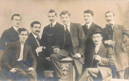 HOMMES _S28484_ A Localiser - Carte Photo - Hommes Posant Pour La Photo - Men