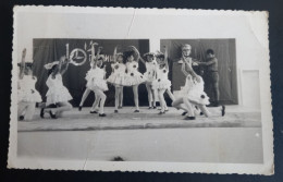 #15  Photo Noir Et Blanc  Fille Photo D’école Photo De Groupe / Girl School Photo Group Photo - Personnes Anonymes