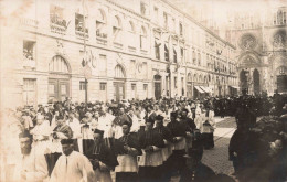 A IDENTIFIER _S28492_ Sortie De Messe ? Procession ? Carte Photo - A Identifier