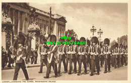 R587798 London. Changing Guard. Buckingham Palace. P. H. Boreham - Other & Unclassified