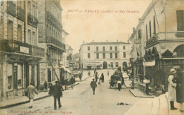 WW 40 MONT-DE-MARSAN. Réparateur De Gouttières Sur Son échelle Rue Gambetta Et Café Rue De La Poste 1918 - Mont De Marsan