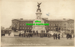 R587833 London. Victoria Memorial And Buckingham Palace. 136. Beagles - Other & Unclassified