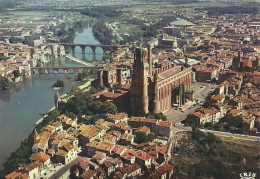 *CPM - 81 - ALBI - La Cathédrale Ste Cécile Et Les Ponts Sur Le Tarn - Albi