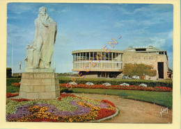 35. SAINT-MALO – Dans Les Jardins Du Casino Municipal – Statue De Chateaubriand (voir Scan Recto/verso) - Saint Malo