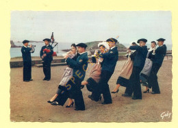 35. SAINT-MALO - Groupe Folklorique "QUIC EN GROIGNE" Danseurs De "GUIBRA" Sur Les Remparts – (animée) CPSM - Saint Malo