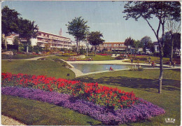 (17). Royan. 2 Cp.N 422 Royan 1964 & 62 Les Jardins Du Palais Des Congrès - Royan