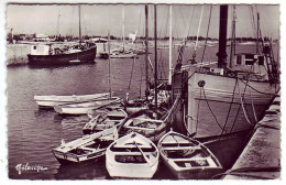 (17). Ile De Re. 2 Cp. Ars En Re. Dans Le Port D'Ars 1955 & X 113 Venelle Blanche - Ile De Ré