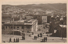 TRIESTE BELLA VEDUTA DEL CENTRO ANIMATA FORMATO PICCOLO NON VIAGGIATA - Trieste