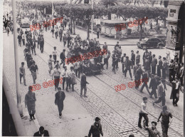 Guerre D'Algérie Alger Manifestation Peugeot 203 Photographe G Melet - Guerra, Militari