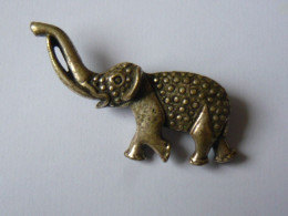 BIG Pins RELIEF ELEPHANT  2 Attaches 5 Cm - Animaux