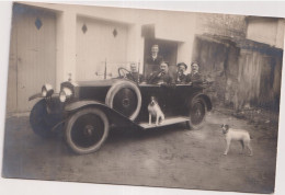 CPA-non Située-carte-photo-voiture-personnes-chiens - Fotografia