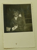 Smiling Boy In A Coat - Anonyme Personen