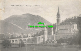 R588480 822. Lourdes. La Basilique Et La Grotte. Foyer Du Soldat Sous Le Haut Pa - Mondo