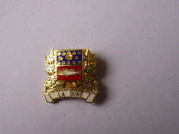 Pins BLASON VILLE DE LA DORE QUEBEC LA VERTU AVANT LES HONNEURS - Städte