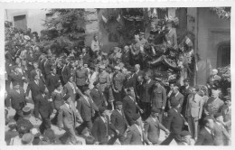 CARTE PHOTO RIQUEWIHR DEFILE MILITAIRE 1945 RUE DU GENERAL DE GAULLE - Riquewihr