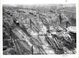 Grande Photo SNCF Orléans Gare Des Aubrais 19 10 1944 Destruction Seconde Guerre Mondiale WW2 24x18 Cm - Trenes