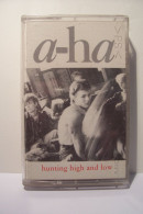 A-HA   -Hunting High And Low - 1985    - K7 Audio - 10 TITRES - - Cassette