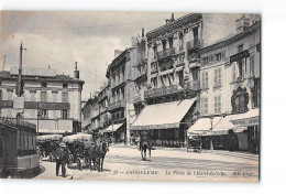 ANGOULEME - La Place De L'Hôtel De Ville - Très Bon état - Angouleme