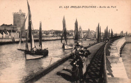 Les Sables D'olonne - Jetée , Sortie Du Port - Bateau - Sables D'Olonne