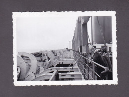 Photo Originale Vintage Snapshot Bateau A Bord Du Paquebot Ile De France Canots De Sauvetage (52956) - Boten