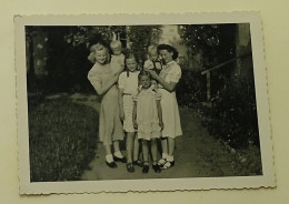 Germany-In The Yard-photo Georg Trakne, Barth - Personnes Anonymes