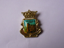 Pins BLASON VILLE DE SAINTE EULALIE D OLT AVEYRON 12 - Steden