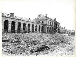 2 Photo Exploitation SNCF Gare D'Evreux Après Destruction Seconde Guerre Mondiale Puis Reconstruite B. V. Cour Voyageurs - Treinen