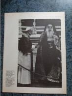 AFFICHE  -  PHOTOGRAPHIQUE  -  ACCUEIL DU PATRIARCHE  ATHENAGORAS PAR LE PAPE A LA BASILIQUE ST PIERRE DE ROME  EN 1967 - Affiches