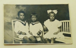 A Young Girl With A Bow In Her Hair And Two Boys In Navy Suits - Old Photo From 1923. - Anonieme Personen