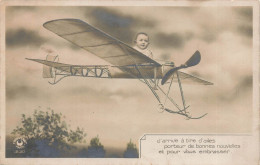 Surréalisme * Carte Photo Photo Montage * Enfant Bébé Dans Avion * Aviateur Avion * Photographie Photographe - Photographie