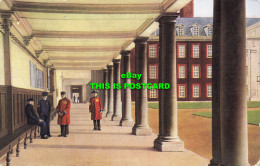 R588975 Royal Hospital. Chelsea. Colonnade. R. A. Postcards. Serjeant Wearing A - Wereld