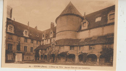 Gisors  27 Carte Non Circulée L'Hotel De Ville  Et Ancien Couvent  Des Carmelites - Gisors