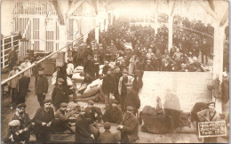 MILITARIA - 14-18  PHOTO ZWICKAU - Prisonniers Francais, Vue D'un Baraquement  - Guerre 1914-18