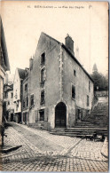 45 GIEN - Un Coin De La Rue Des Degres. - Gien