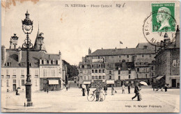 58 NEVERS - La Place Carnot. - Nevers