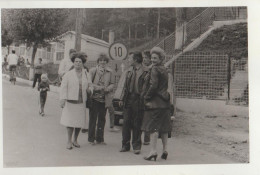 Romania - Oituz (Bacau) - In Trecere Prin Poiana Sarata (140x90 Mm) (1988) - Anonymous Persons