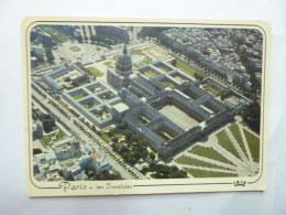 PARIS - Vue Aérienne Des Invalides: Jardins, Façade, Cour D'honneur, L'église Du Dôme - Panorama's