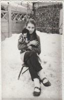 Romania - Fetita Cu Papusa - The Young Girl With Her Doll (90x130 Mm) - Anonymous Persons