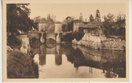 Troyes 10  Carte Non Circulée  Le Pont Fortifié Sainte Catherine  Dernier Vestiges Des Remparts De Troyes - Troyes